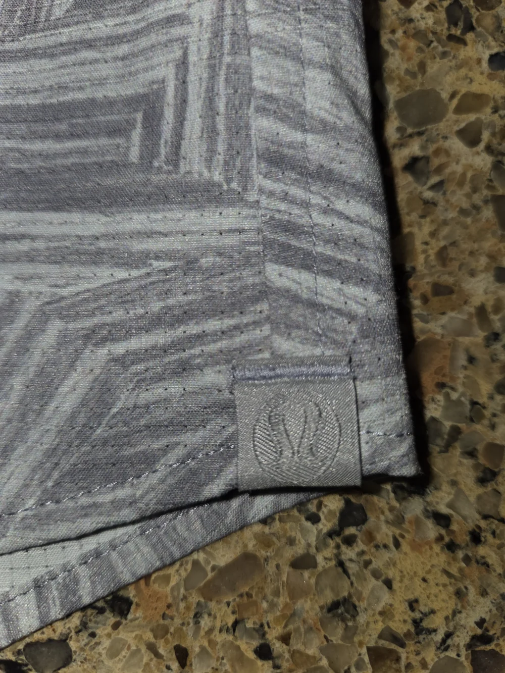 Lululemon Airing Easy Shirt Fits Large Men's Short-Sleeve Gray Patterned Shirt